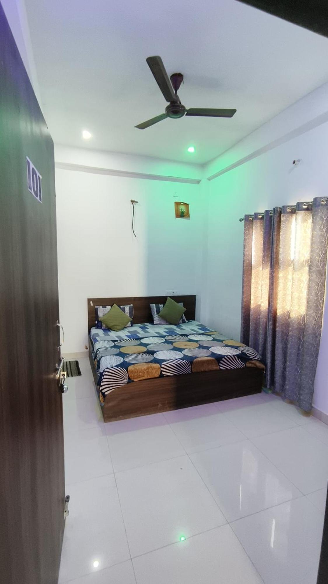 ホテル Shri Jee Dham Near Prem Mandir Vrindāvan エクステリア 写真